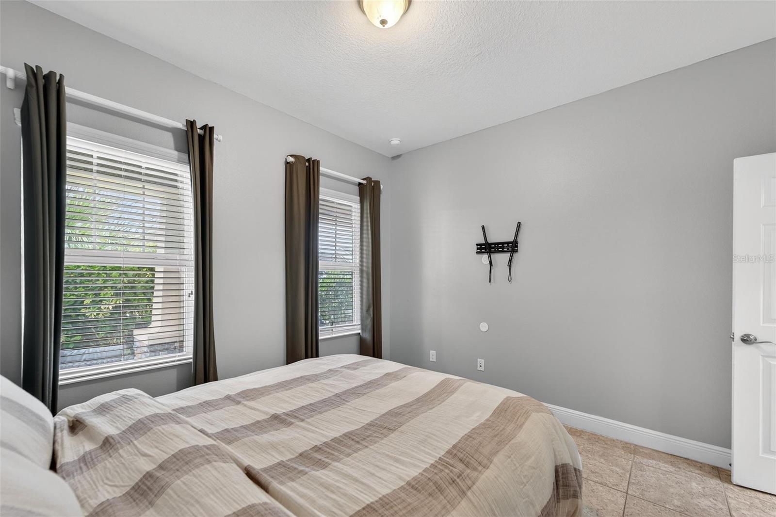 7032 OLD BENTON Dr APOLLO BEACH, FL 33572