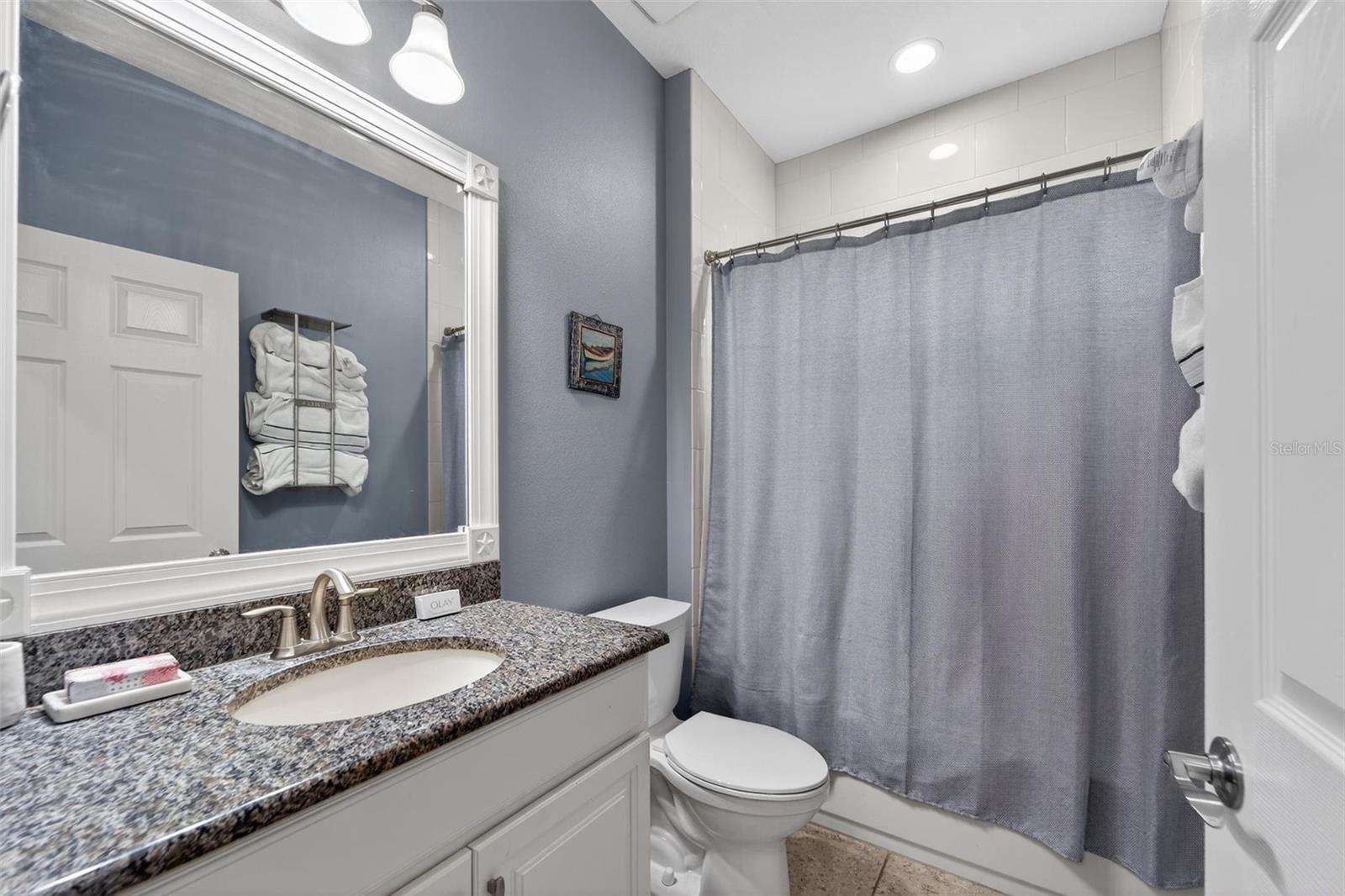 7032 OLD BENTON Dr APOLLO BEACH, FL 33572