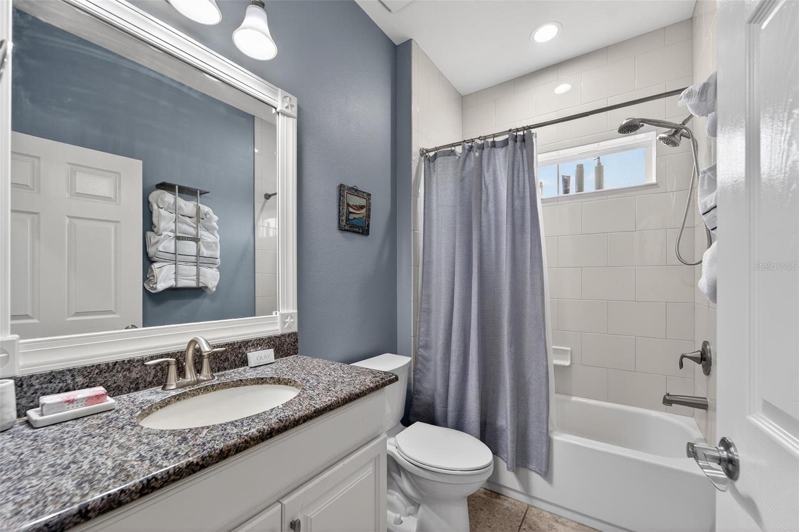 7032 OLD BENTON Dr APOLLO BEACH, FL 33572