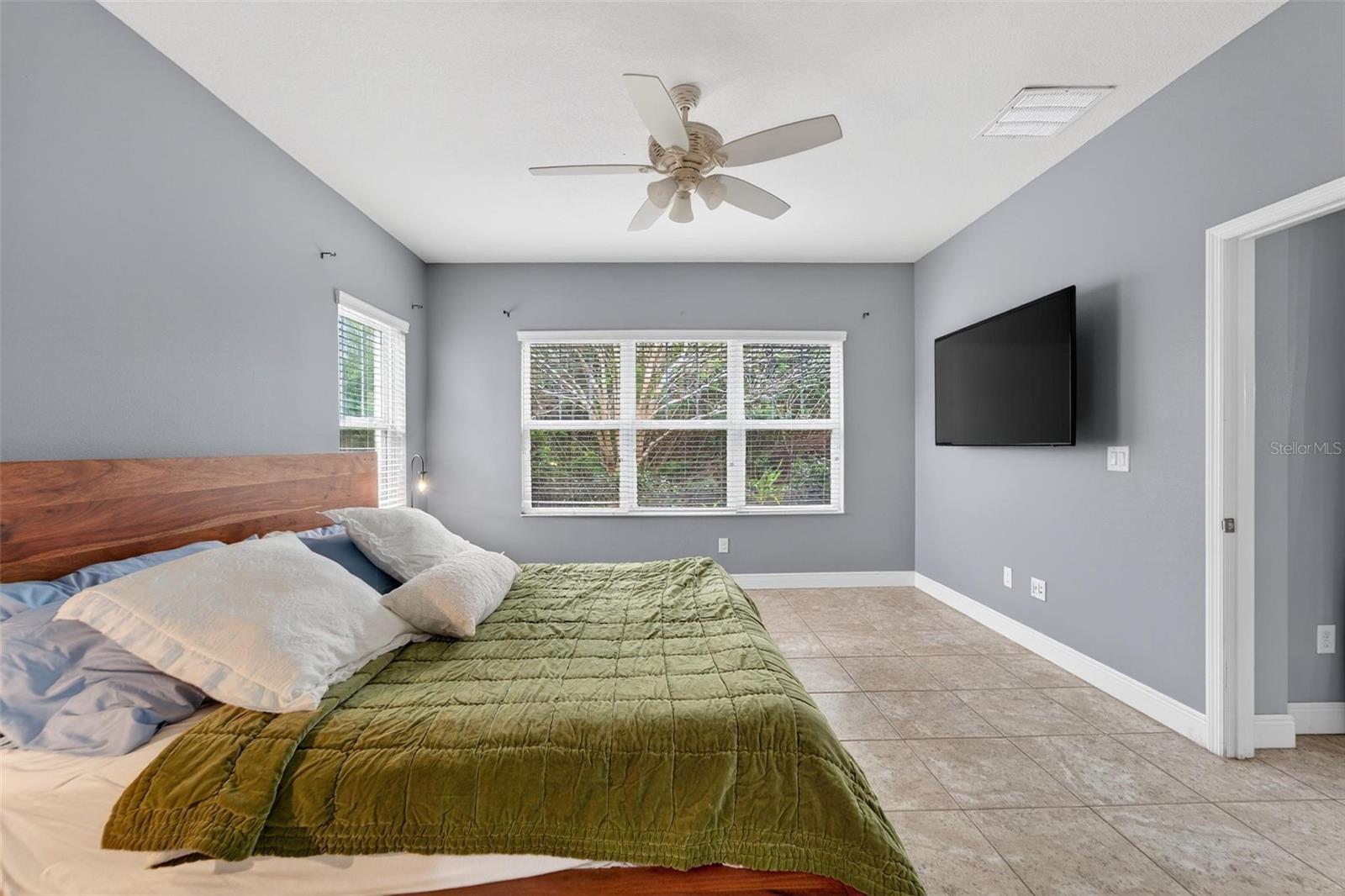 7032 OLD BENTON Dr APOLLO BEACH, FL 33572