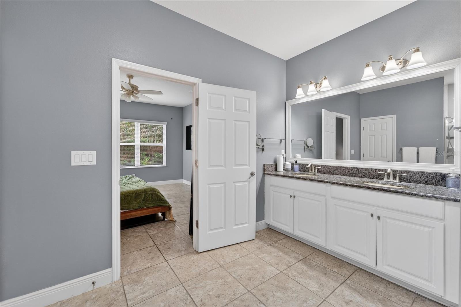 7032 OLD BENTON Dr APOLLO BEACH, FL 33572