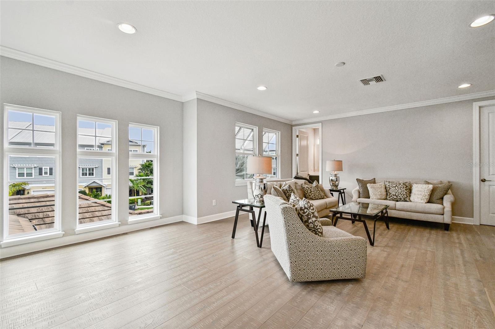 4054 ROCKY SHORES Dr TAMPA, FL 33634