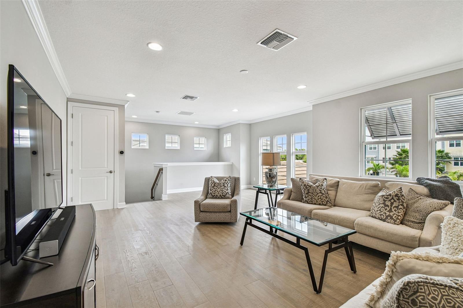 4054 ROCKY SHORES Dr TAMPA, FL 33634