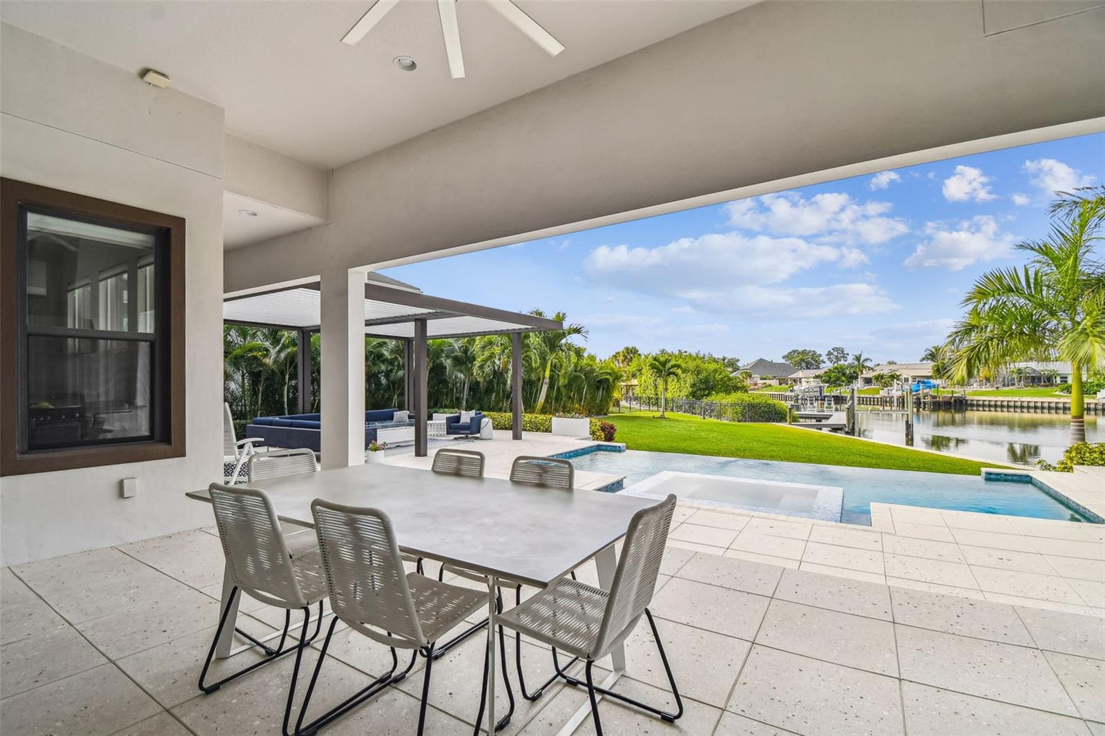 4054 ROCKY SHORES Dr TAMPA, FL 33634