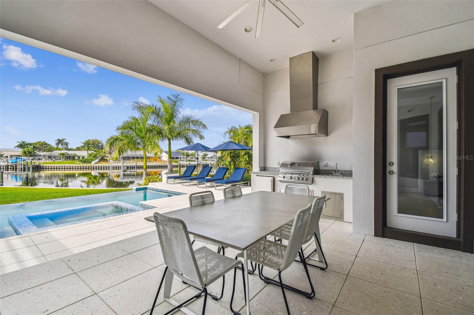 4054 ROCKY SHORES Dr TAMPA, FL 33634