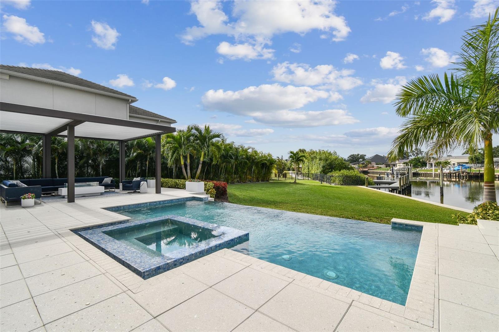 4054 ROCKY SHORES Dr TAMPA, FL 33634