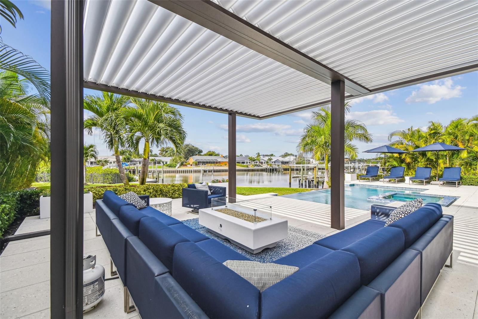 4054 ROCKY SHORES Dr TAMPA, FL 33634