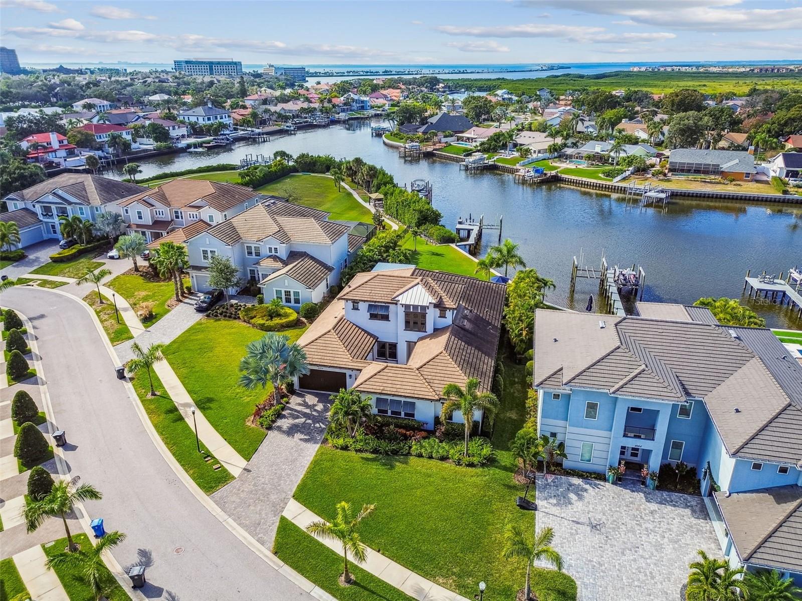 4054 ROCKY SHORES Dr TAMPA, FL 33634