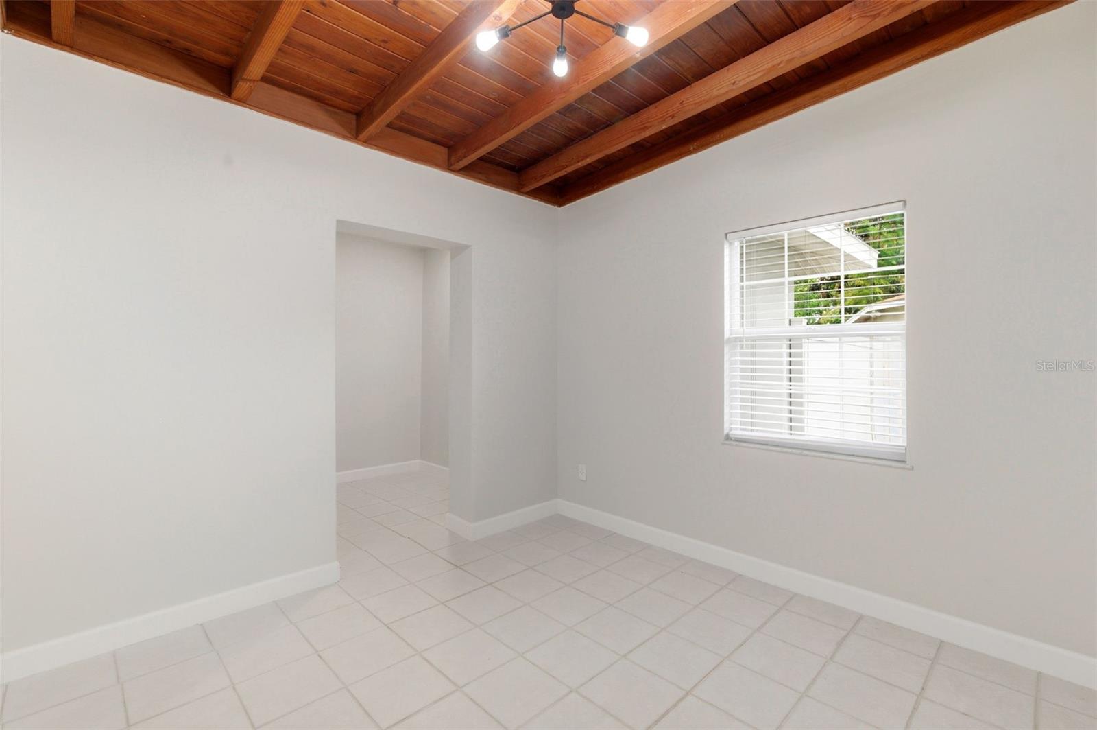1533 SUFFOLK St ST PETERSBURG, FL 33710