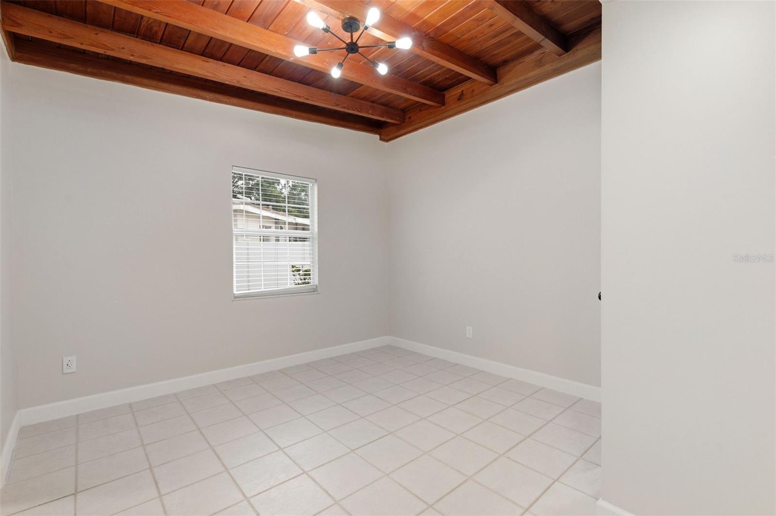 1533 SUFFOLK St ST PETERSBURG, FL 33710
