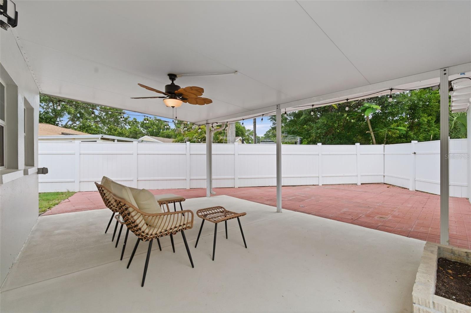 1533 SUFFOLK St ST PETERSBURG, FL 33710