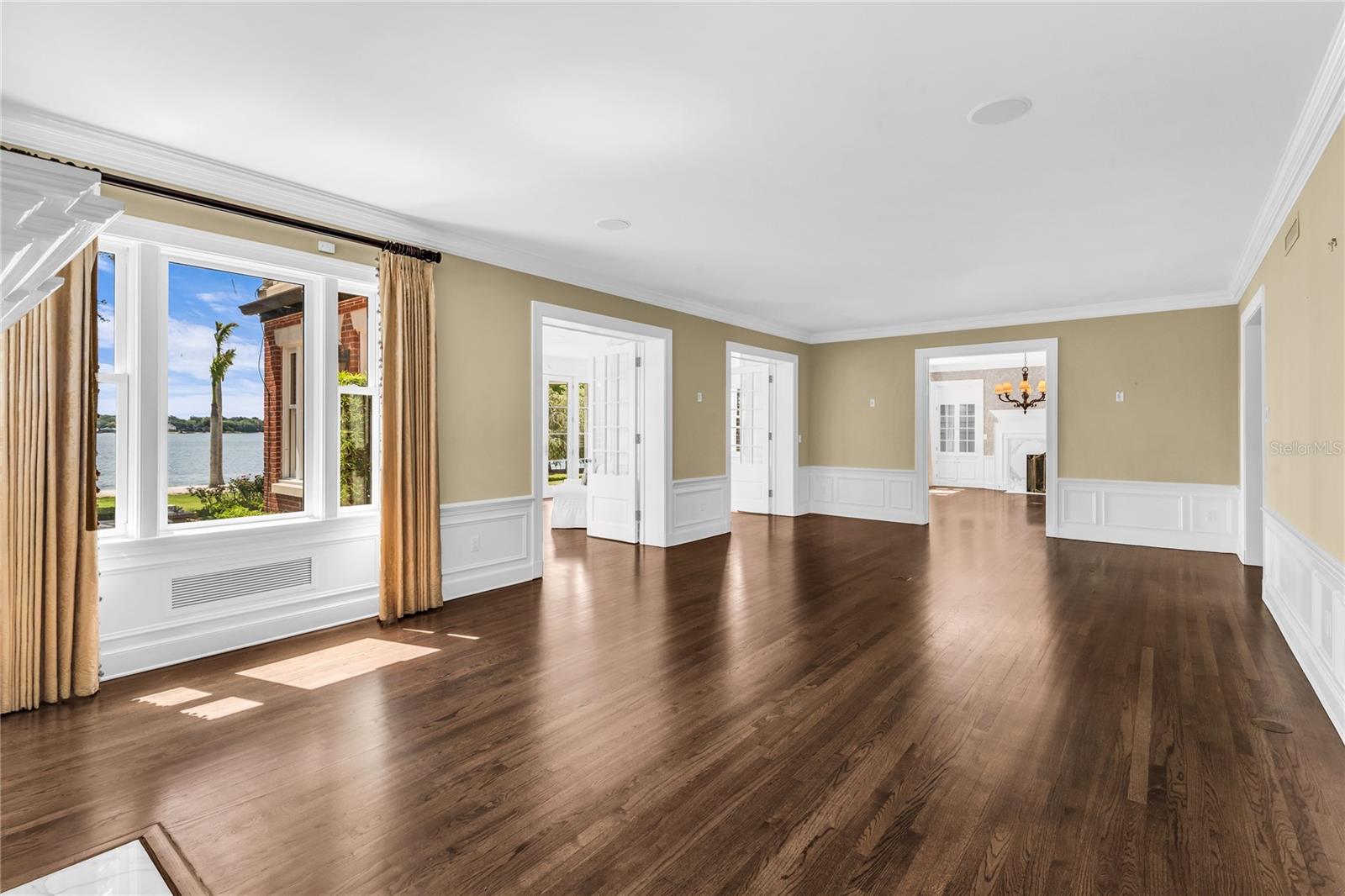 1530 WATERWITCH Dr ORLANDO, FL 32806