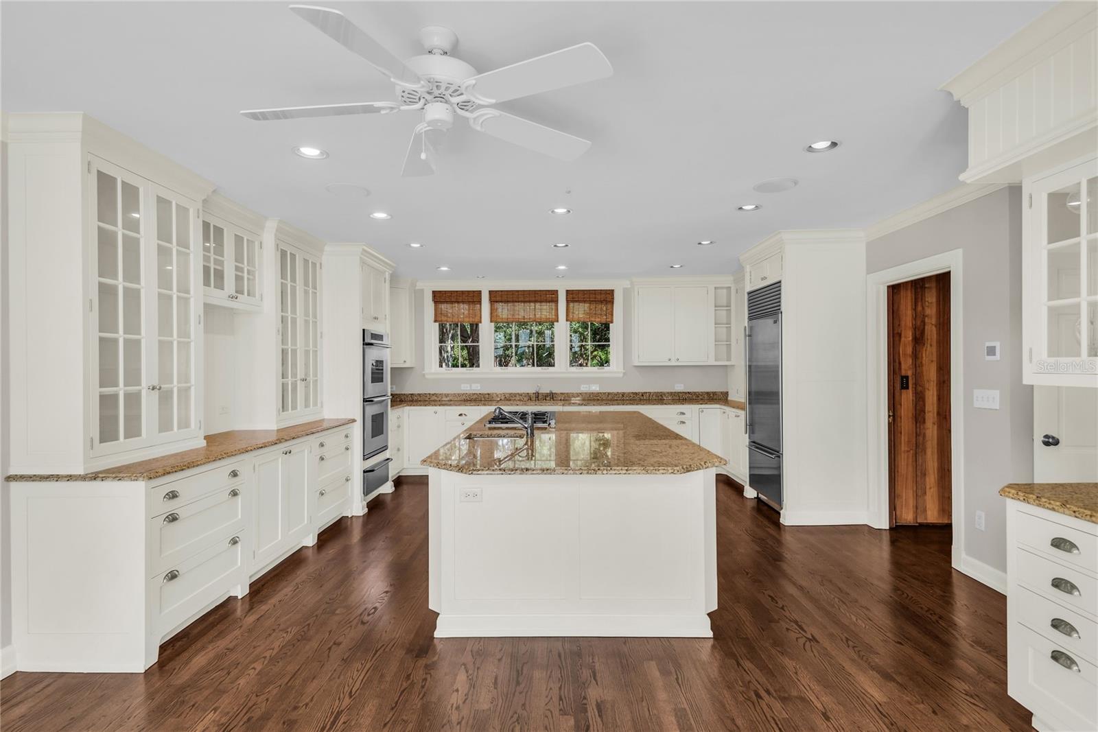 1530 WATERWITCH Dr ORLANDO, FL 32806