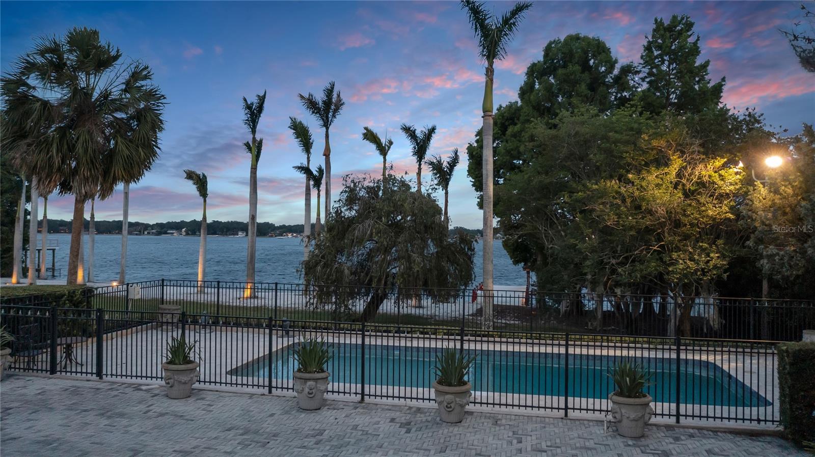 1530 WATERWITCH Dr ORLANDO, FL 32806