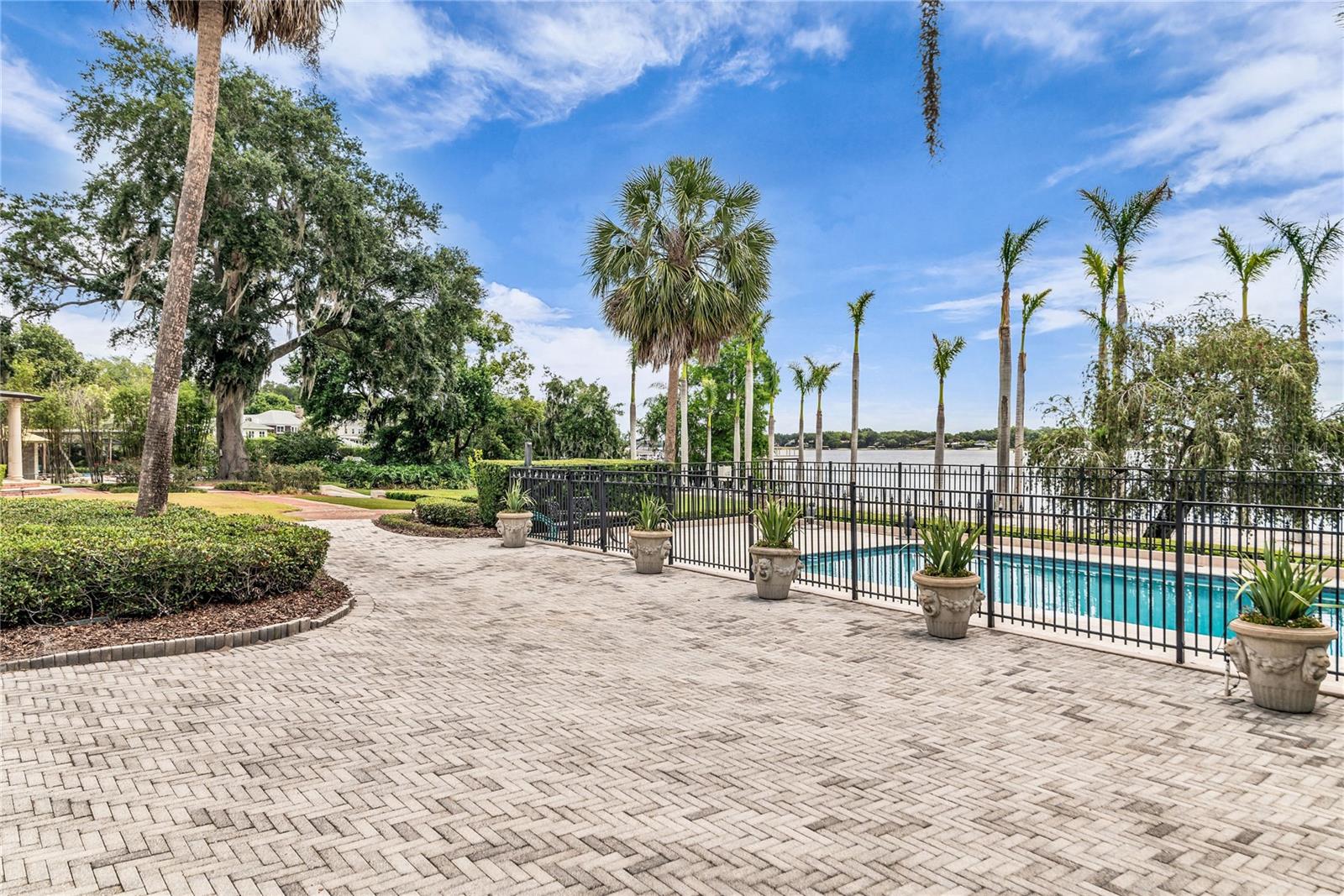 1530 WATERWITCH Dr ORLANDO, FL 32806