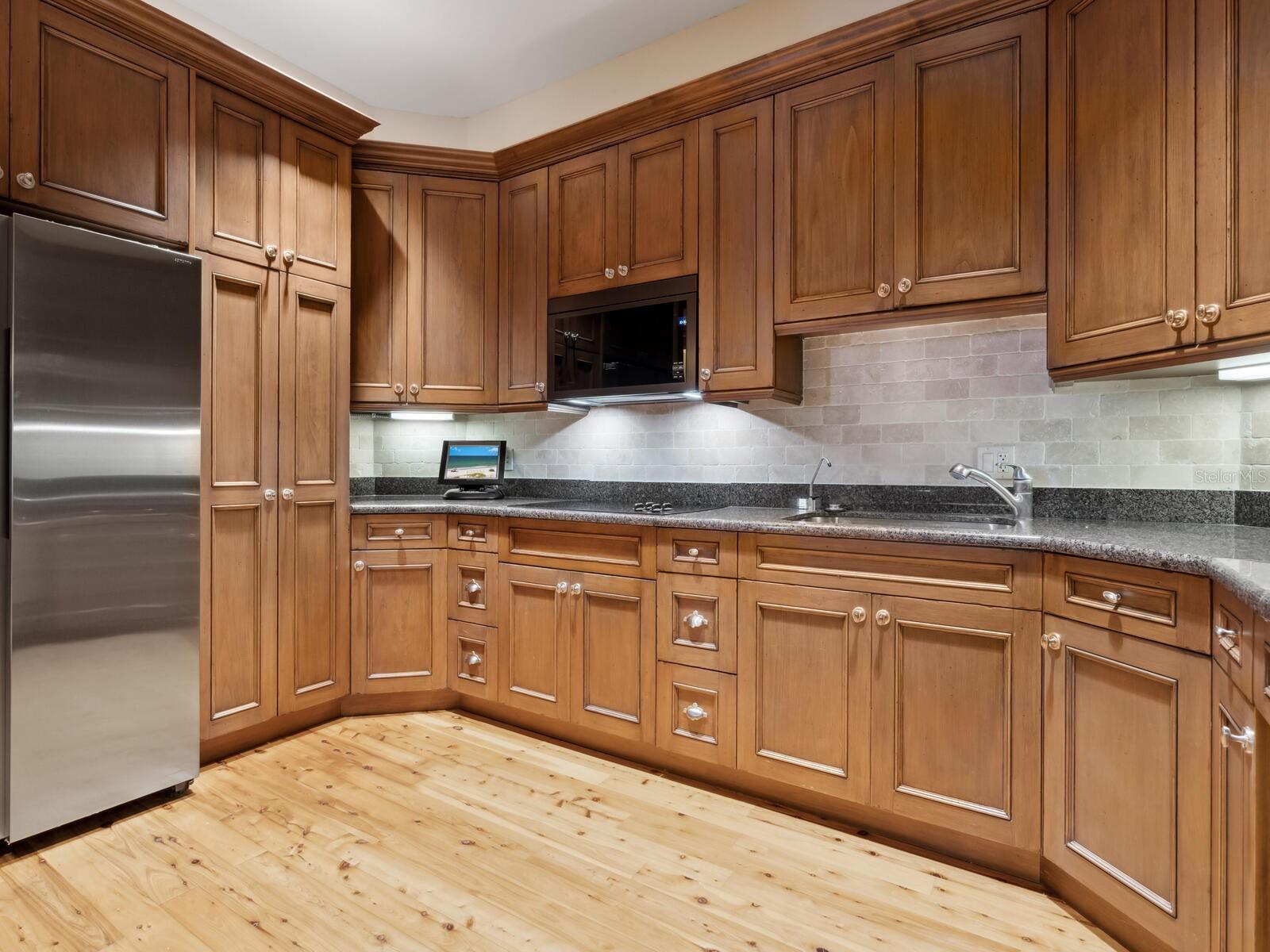 1423 & 1435 HILLVIEW Dr SARASOTA, FL 34239