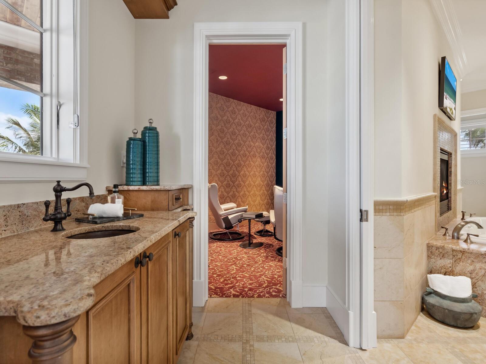 1423 & 1435 HILLVIEW Dr SARASOTA, FL 34239