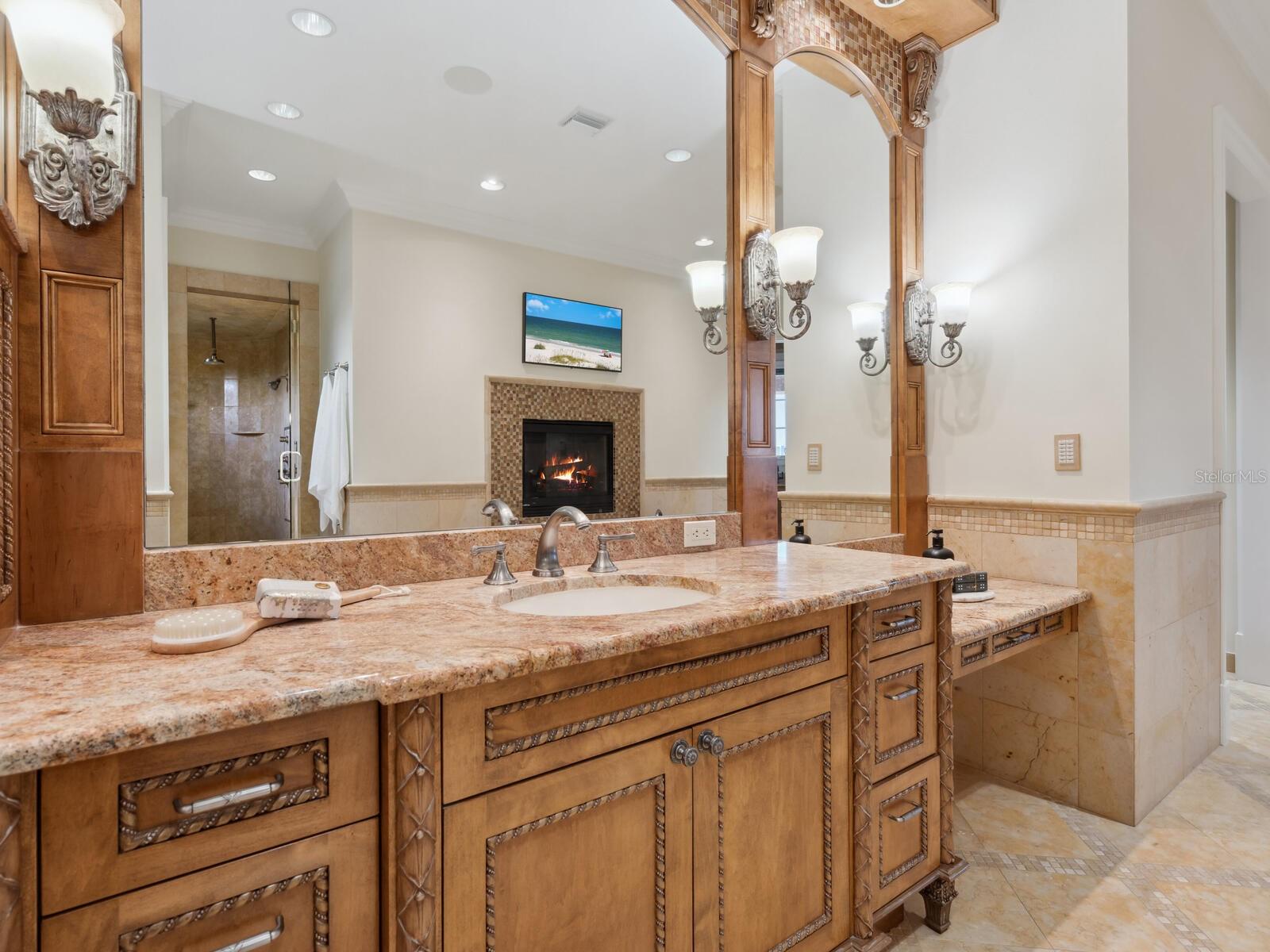 1423 & 1435 HILLVIEW Dr SARASOTA, FL 34239