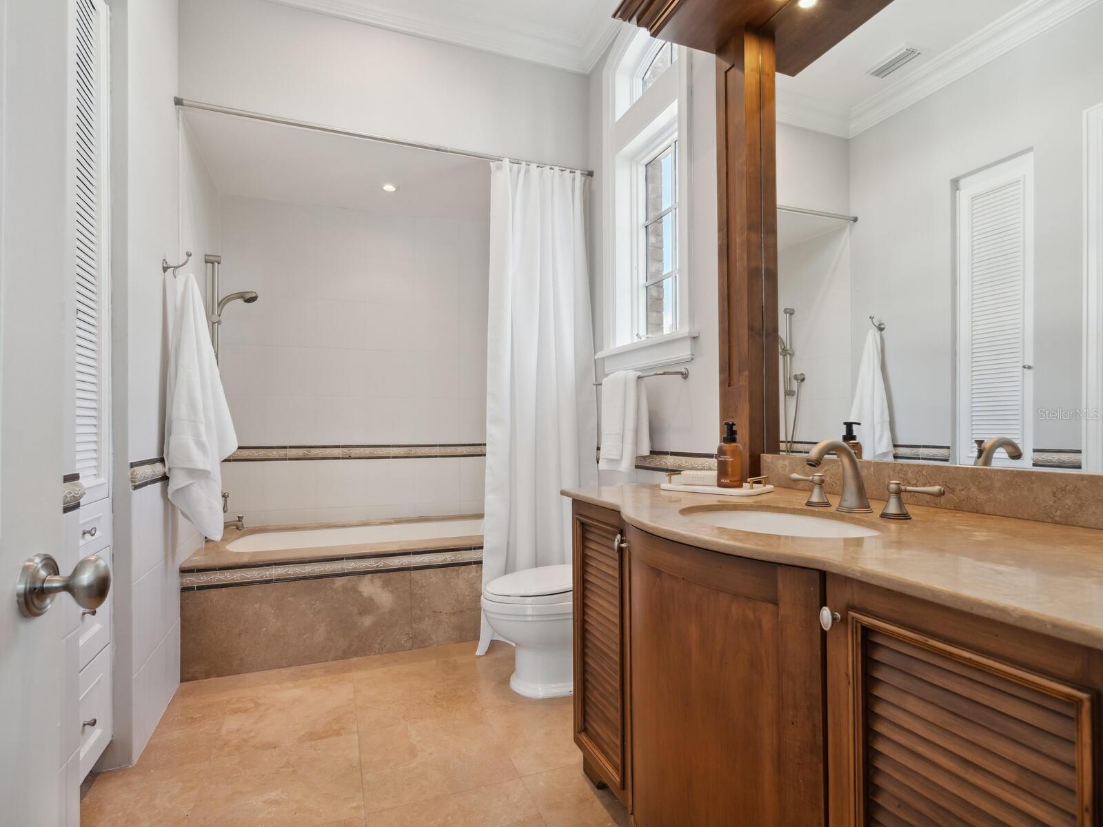 1423 & 1435 HILLVIEW Dr SARASOTA, FL 34239