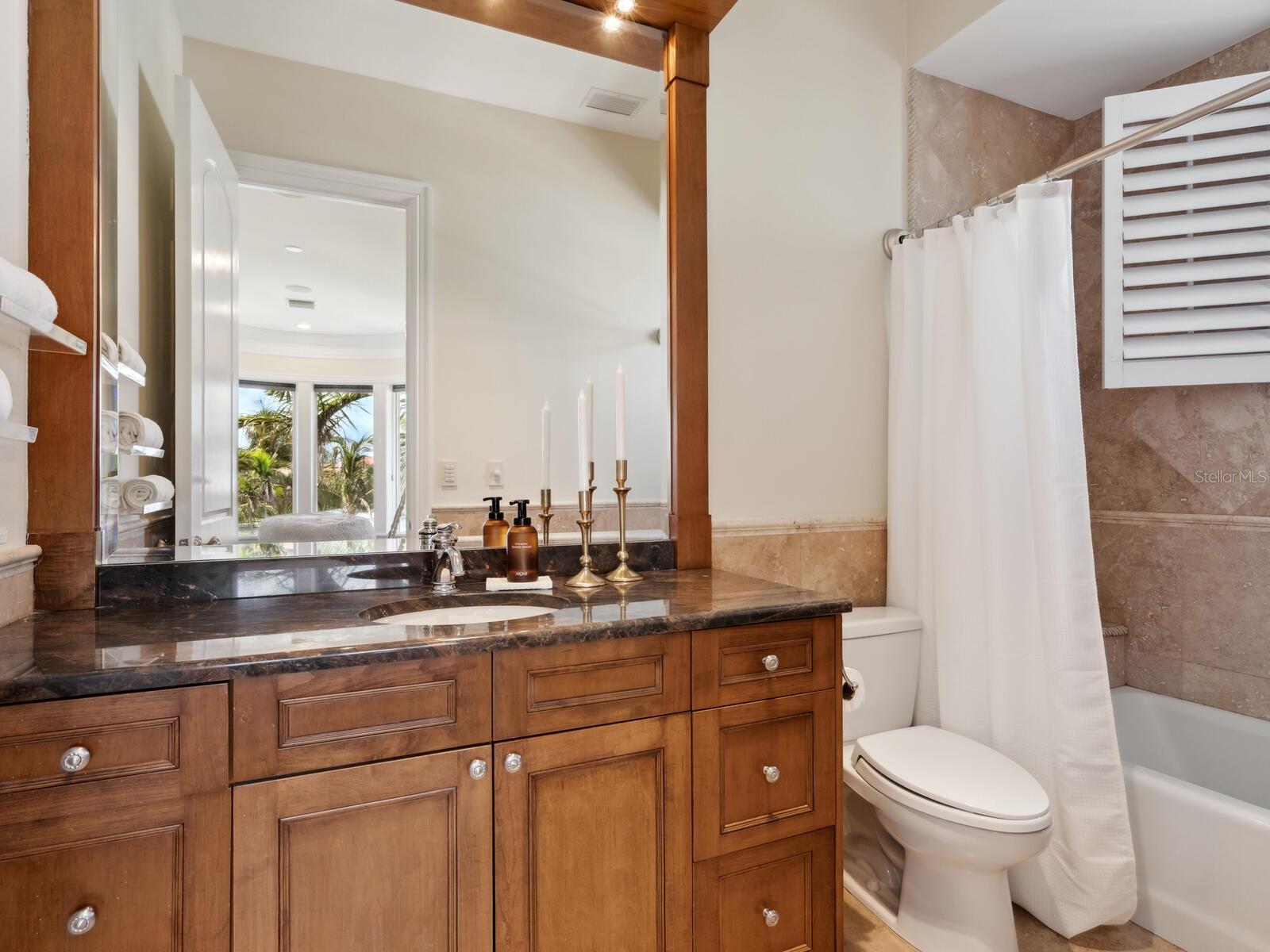 1423 & 1435 HILLVIEW Dr SARASOTA, FL 34239