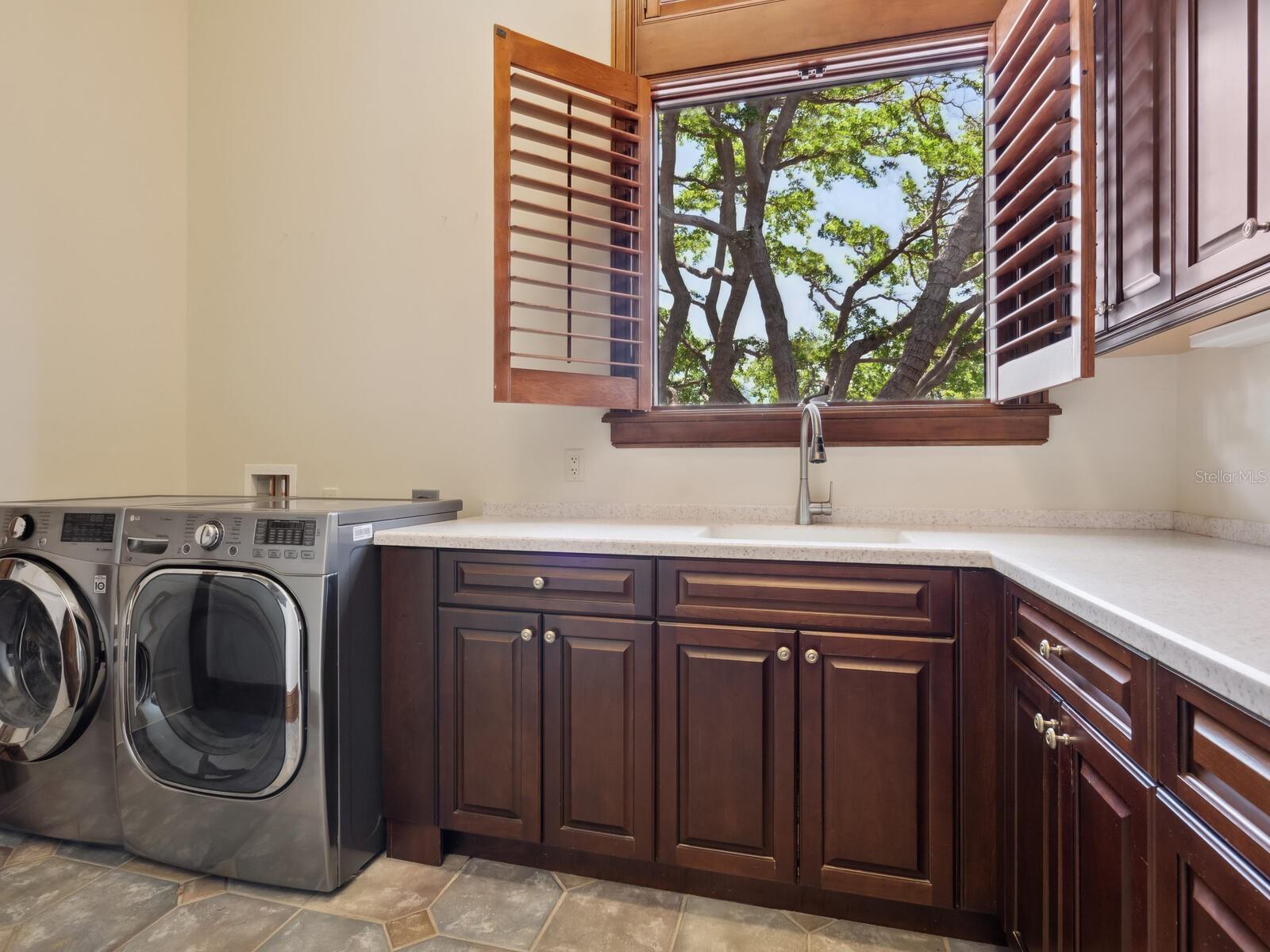 1423 & 1435 HILLVIEW Dr SARASOTA, FL 34239