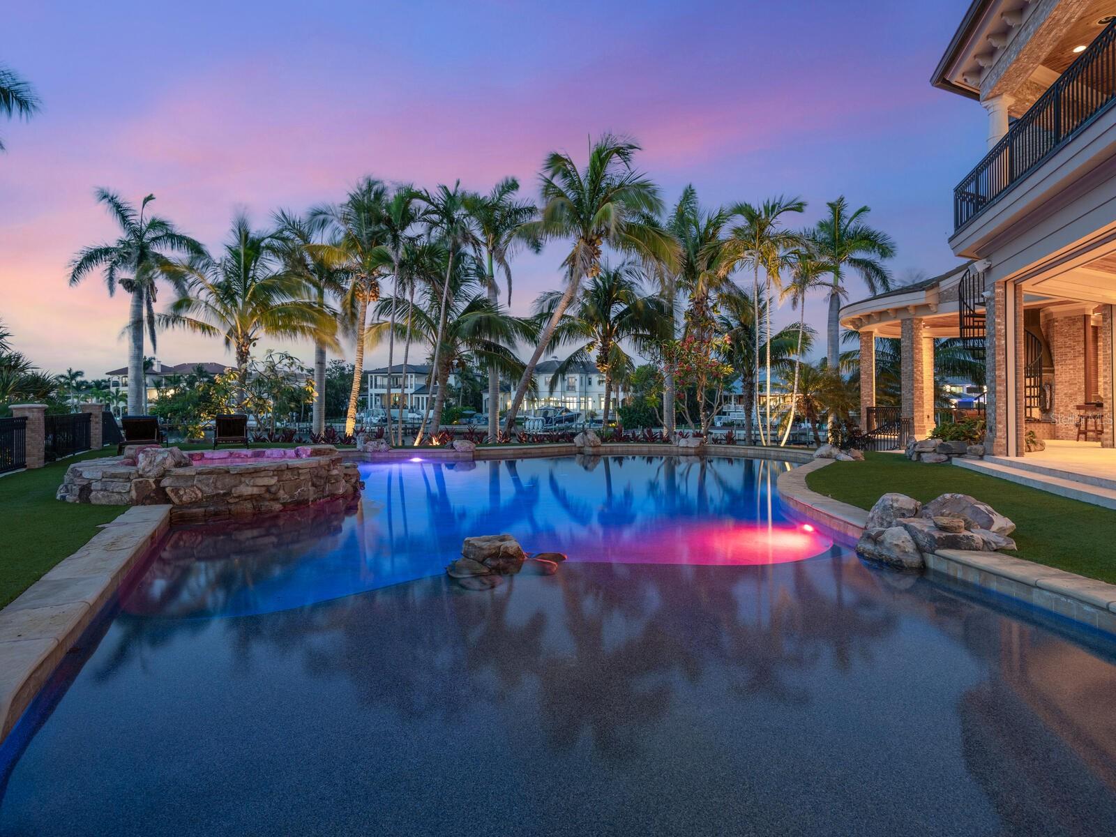 1423 & 1435 HILLVIEW Dr SARASOTA, FL 34239