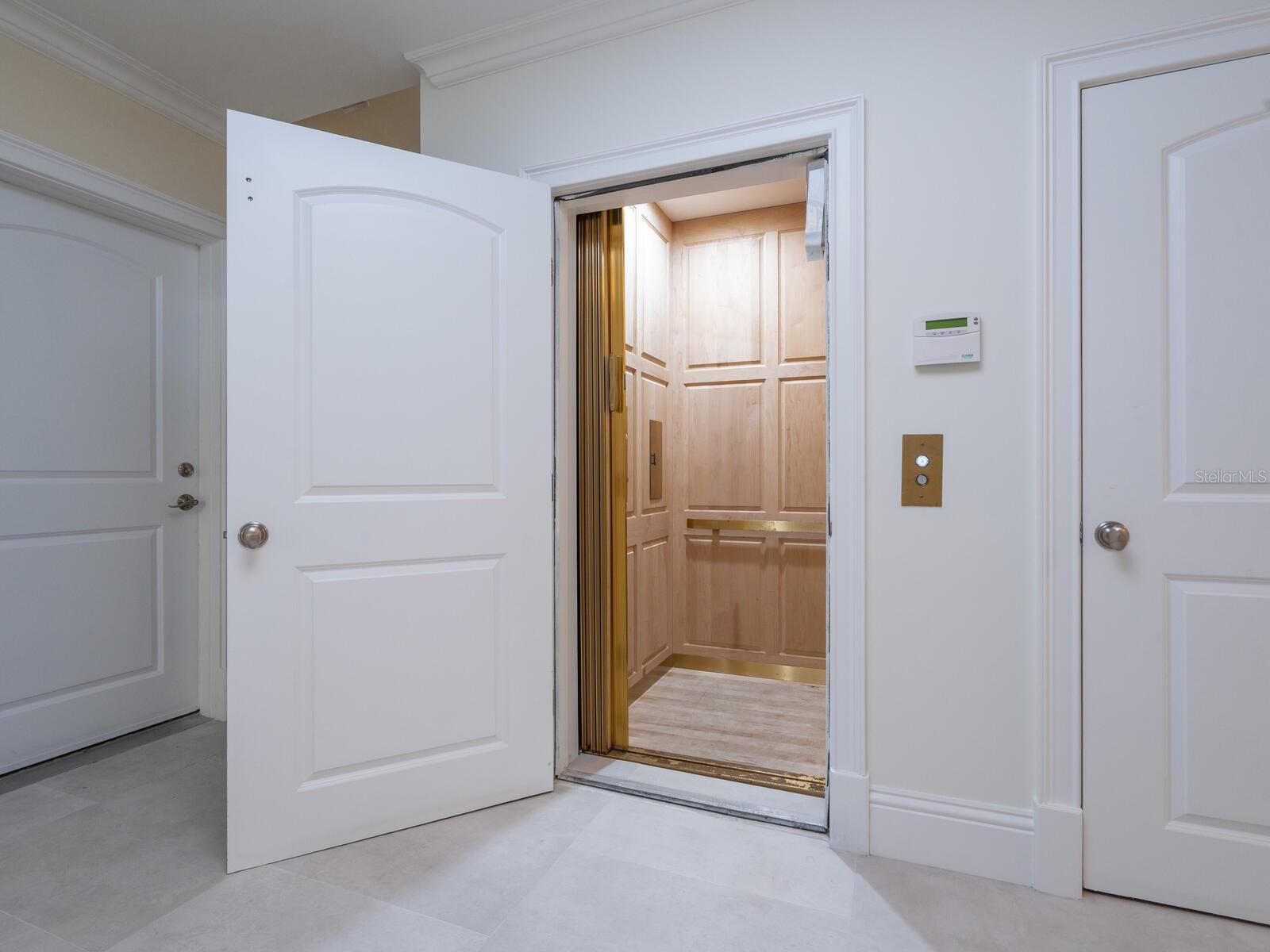 1423 & 1435 HILLVIEW Dr SARASOTA, FL 34239