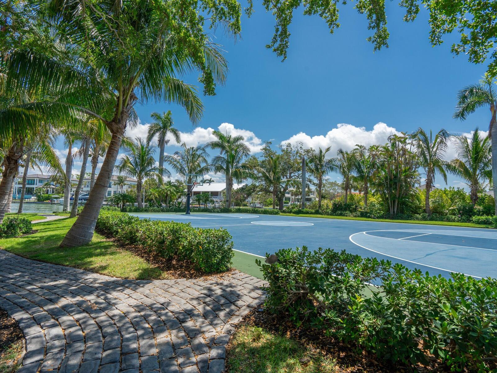 1423 & 1435 HILLVIEW Dr SARASOTA, FL 34239