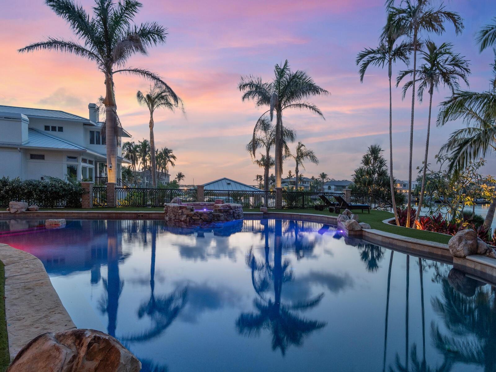 1423 & 1435 HILLVIEW Dr SARASOTA, FL 34239