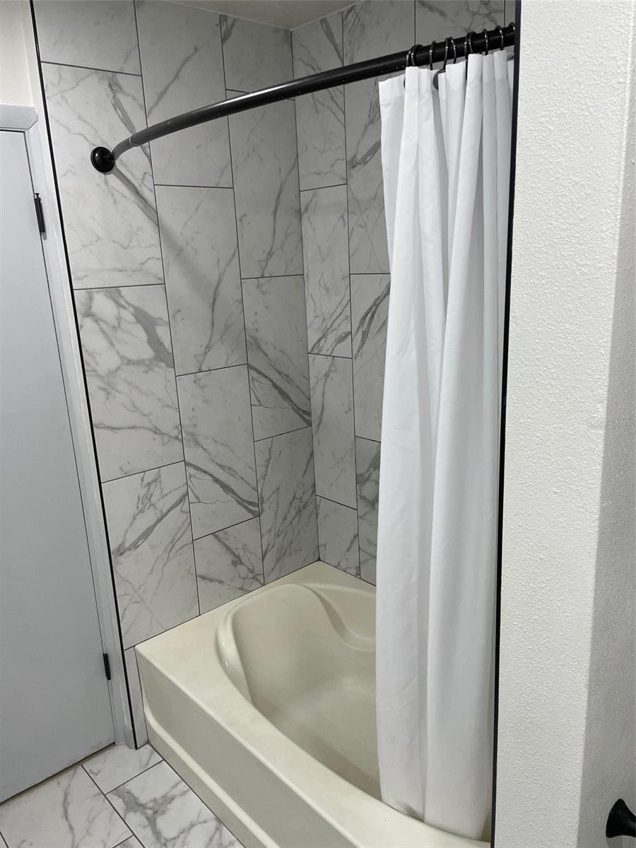 2325 LAUDERDALE Ct ORLANDO, FL 32805