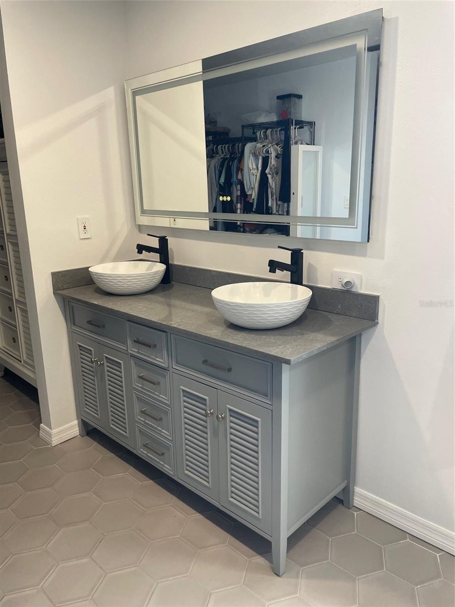 2325 LAUDERDALE Ct ORLANDO, FL 32805