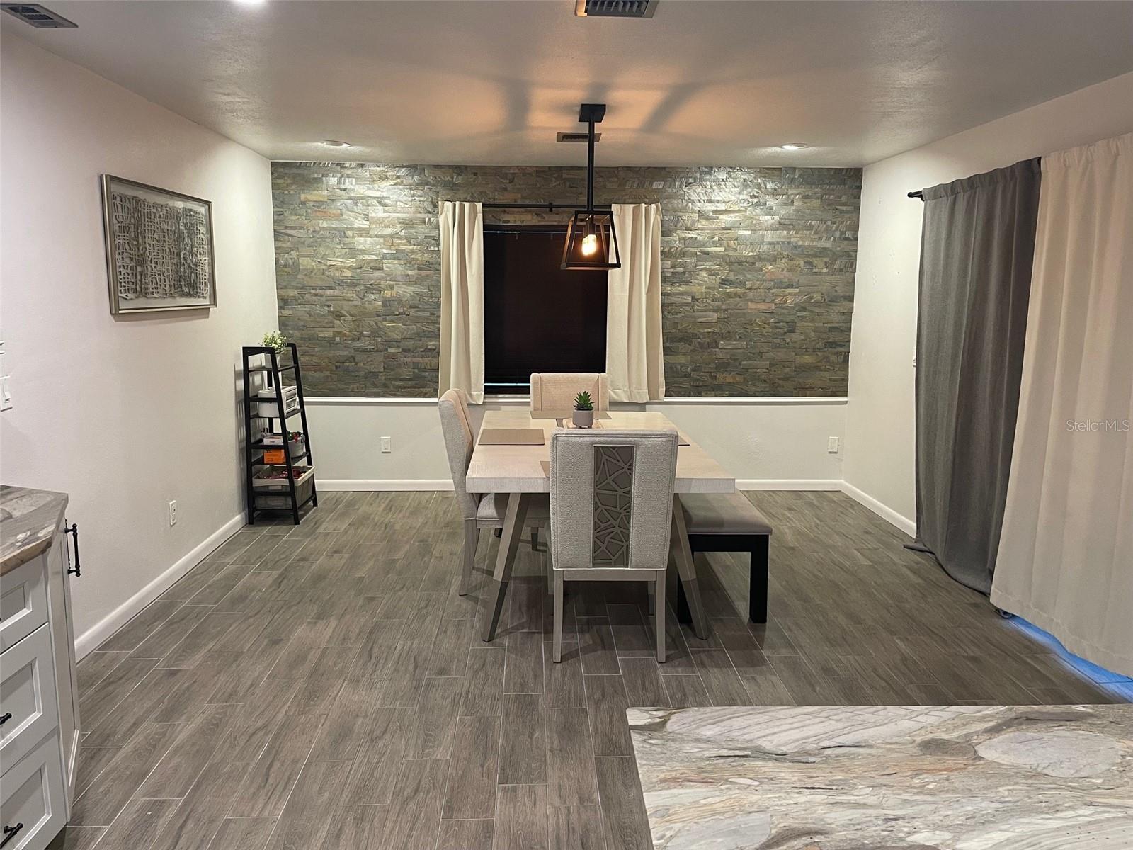 2325 LAUDERDALE Ct ORLANDO, FL 32805