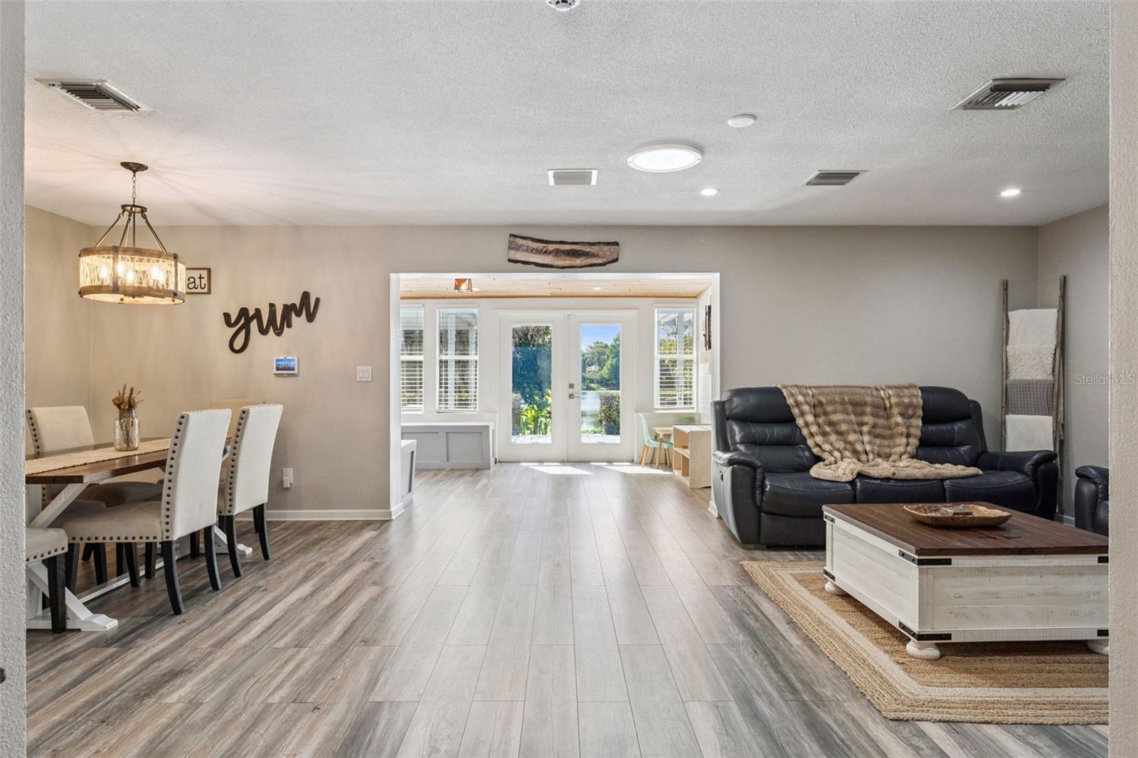 2609 S CRYSTAL Lk Dr ORLANDO, FL 32806