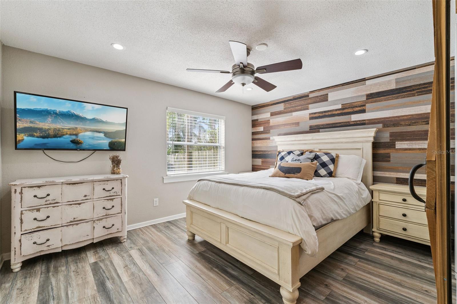 2609 S CRYSTAL Lk Dr ORLANDO, FL 32806