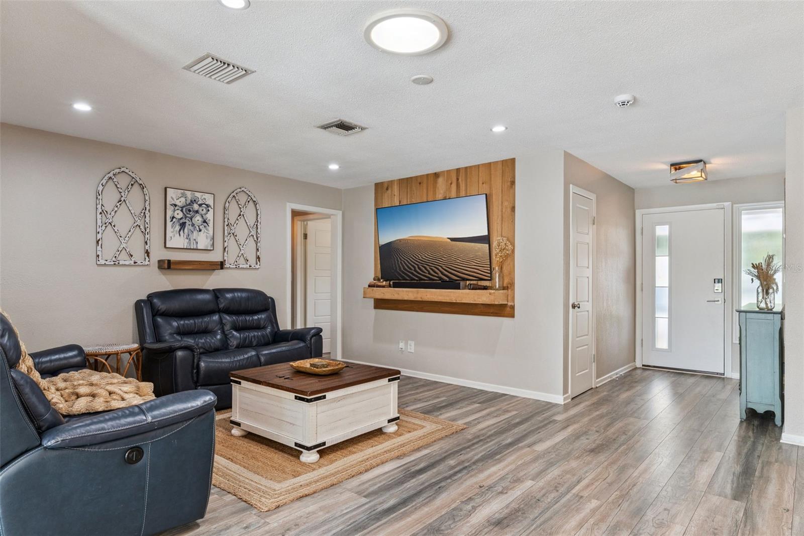 2609 S CRYSTAL Lk Dr ORLANDO, FL 32806