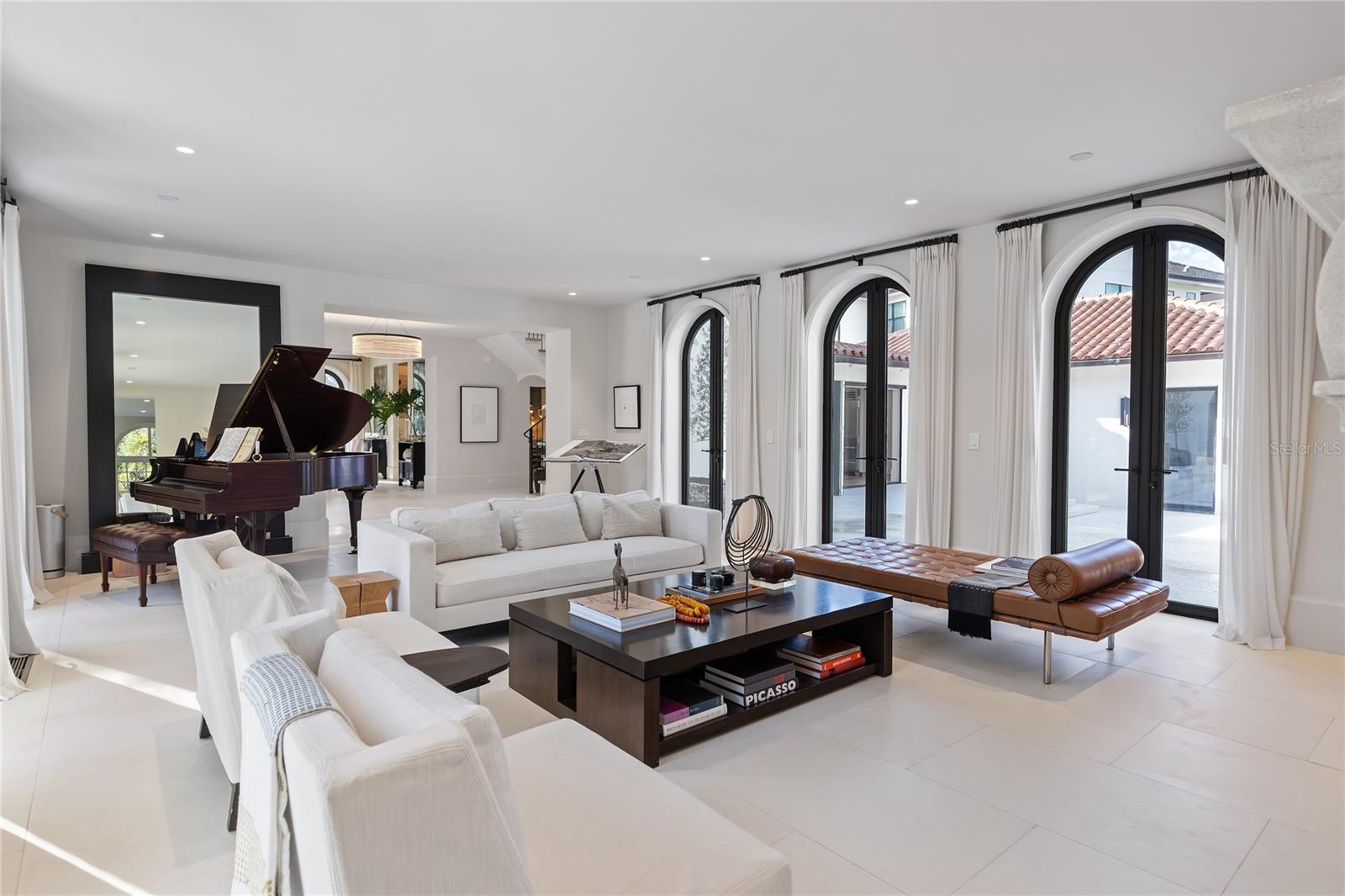 416 BRIGHTWATERS Blvd ST PETERSBURG, FL 33704