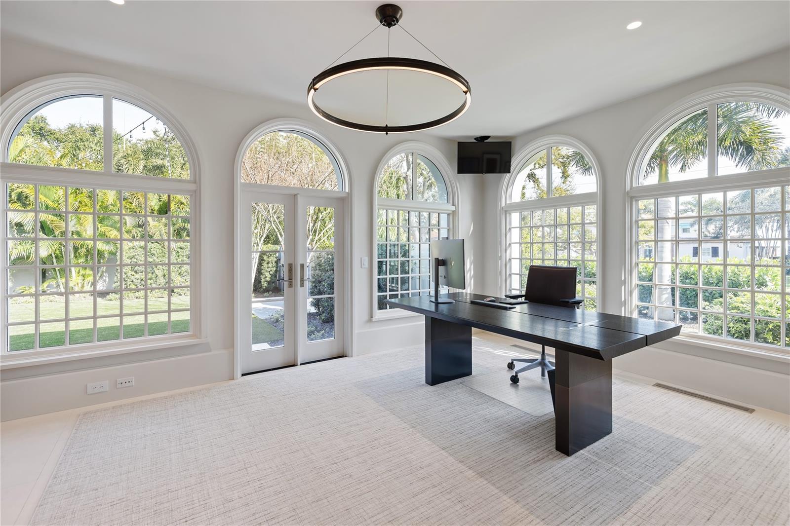 416 BRIGHTWATERS Blvd ST PETERSBURG, FL 33704