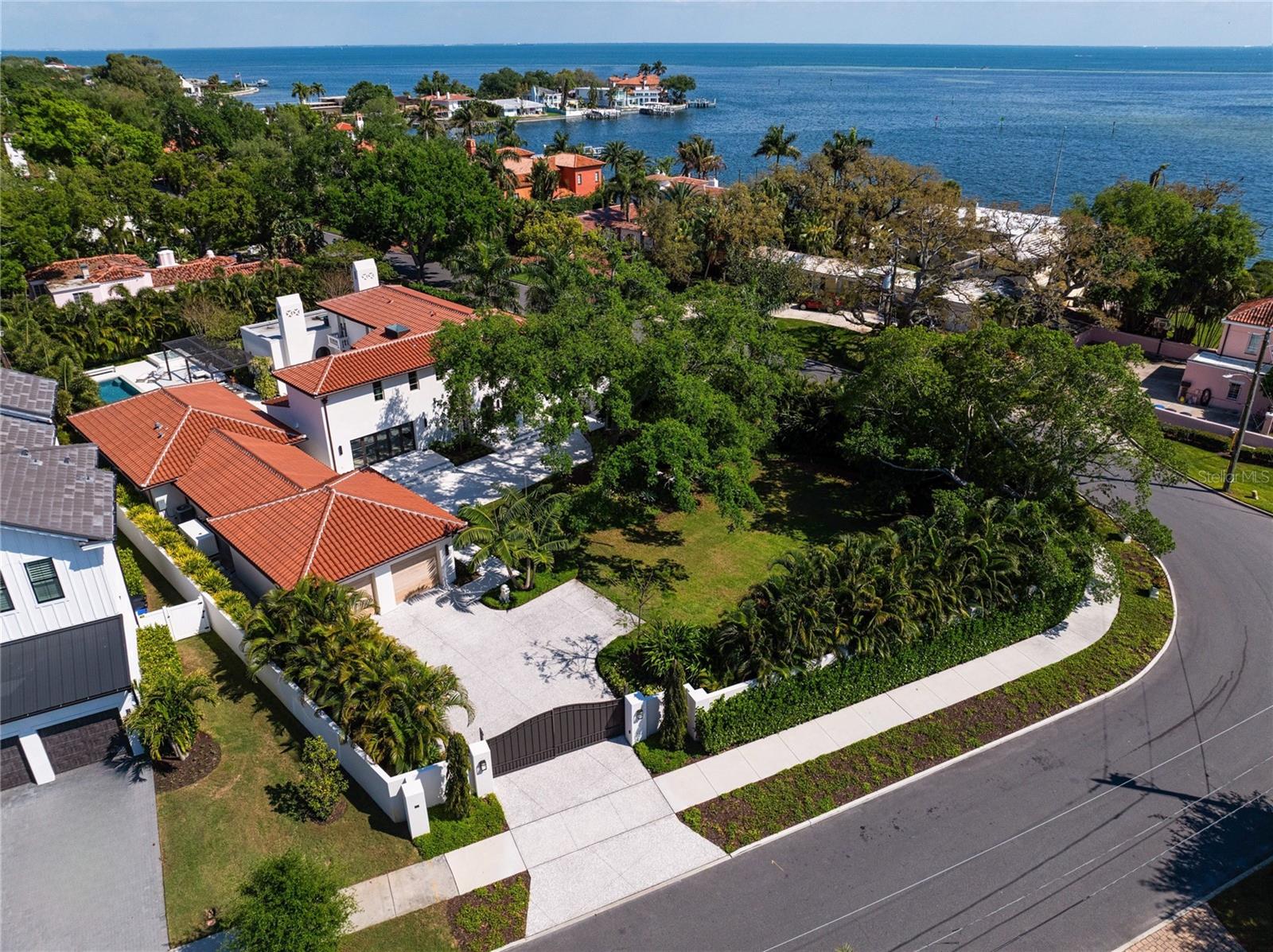 416 BRIGHTWATERS Blvd ST PETERSBURG, FL 33704