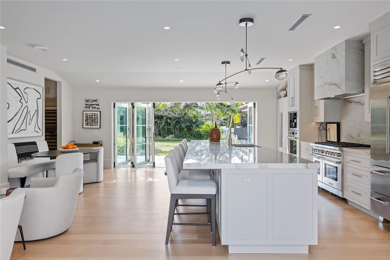 416 BRIGHTWATERS Blvd ST PETERSBURG, FL 33704