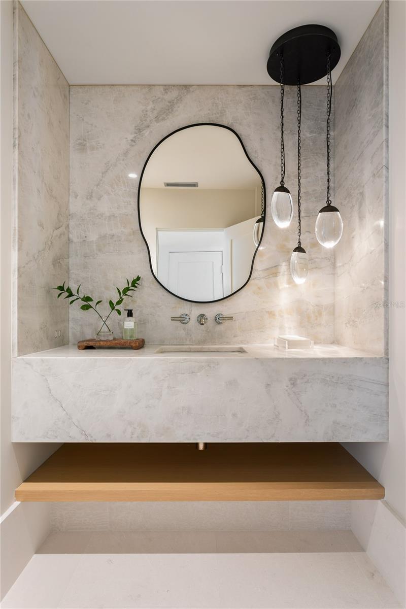 416 BRIGHTWATERS Blvd ST PETERSBURG, FL 33704