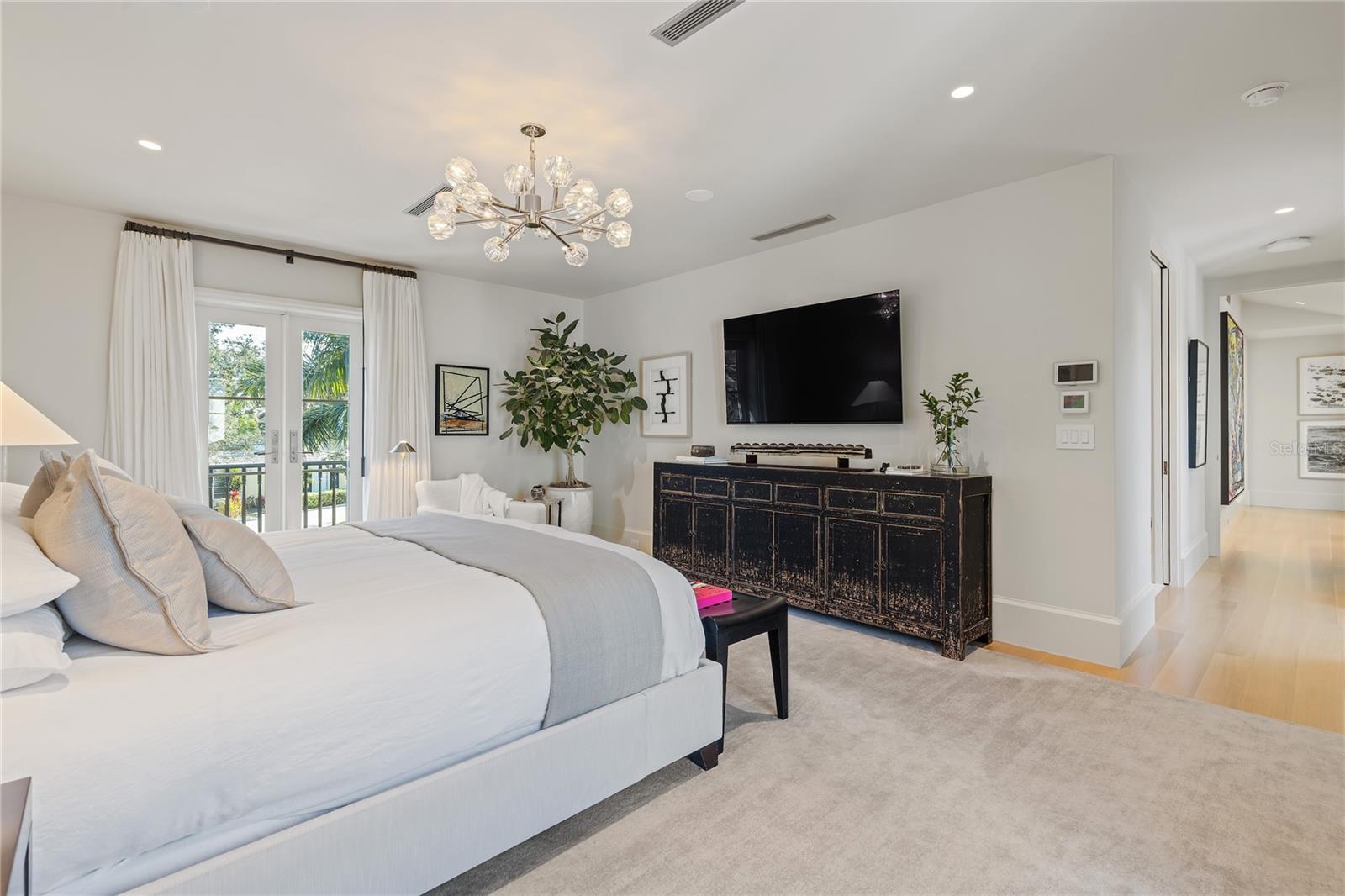 416 BRIGHTWATERS Blvd ST PETERSBURG, FL 33704