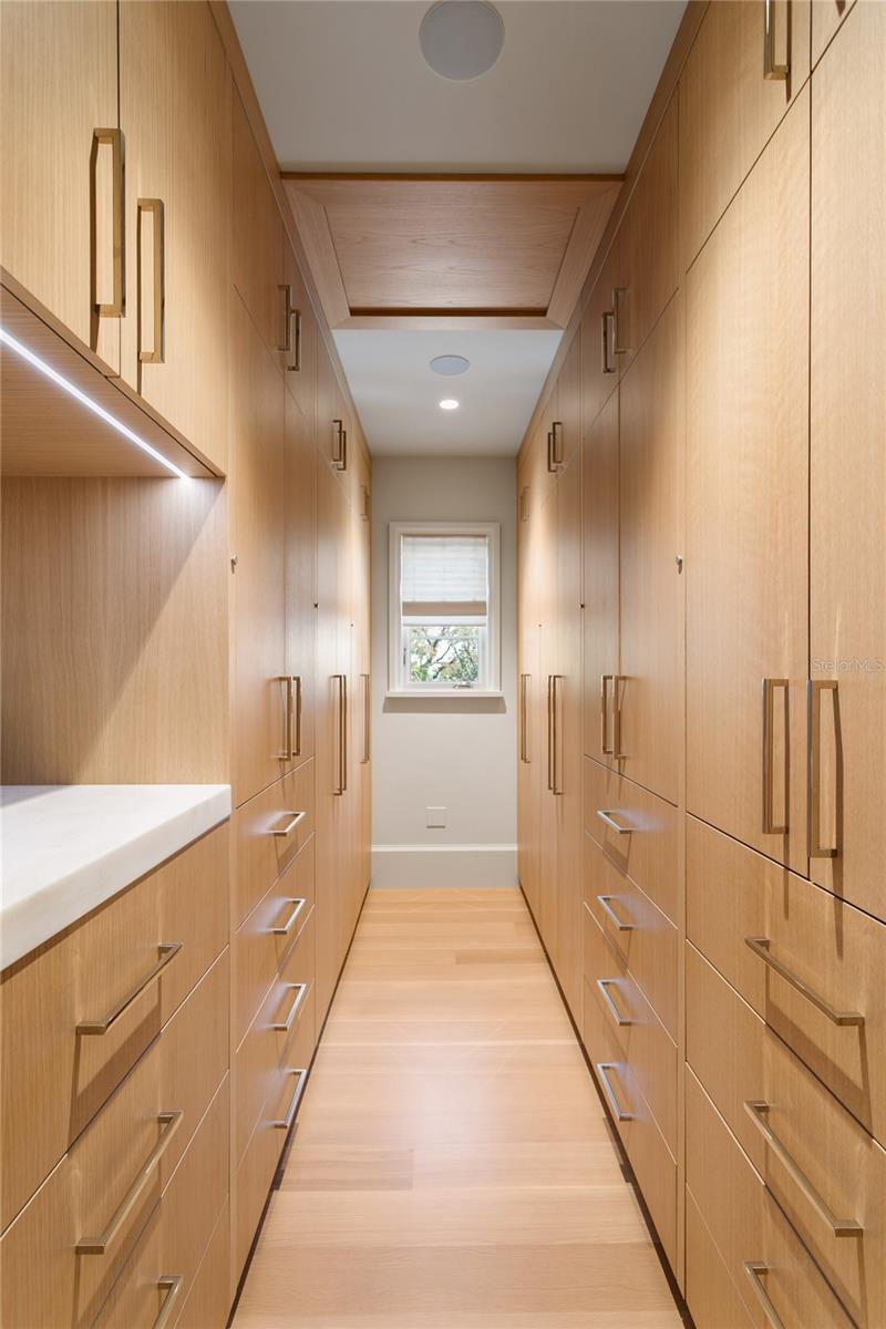 416 BRIGHTWATERS Blvd ST PETERSBURG, FL 33704