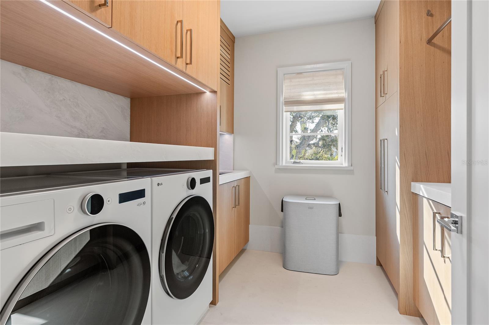 416 BRIGHTWATERS Blvd ST PETERSBURG, FL 33704