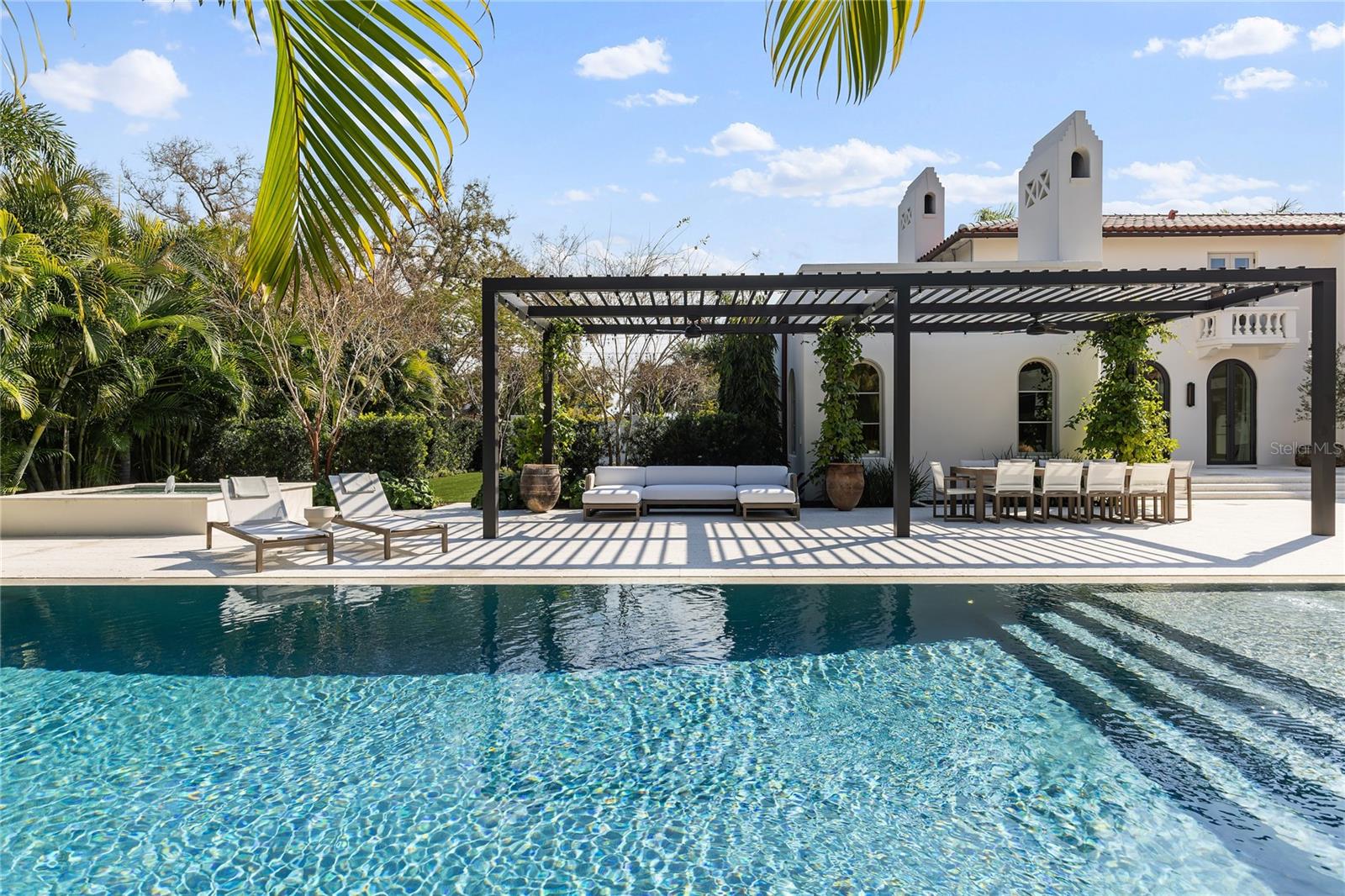 416 BRIGHTWATERS Blvd ST PETERSBURG, FL 33704