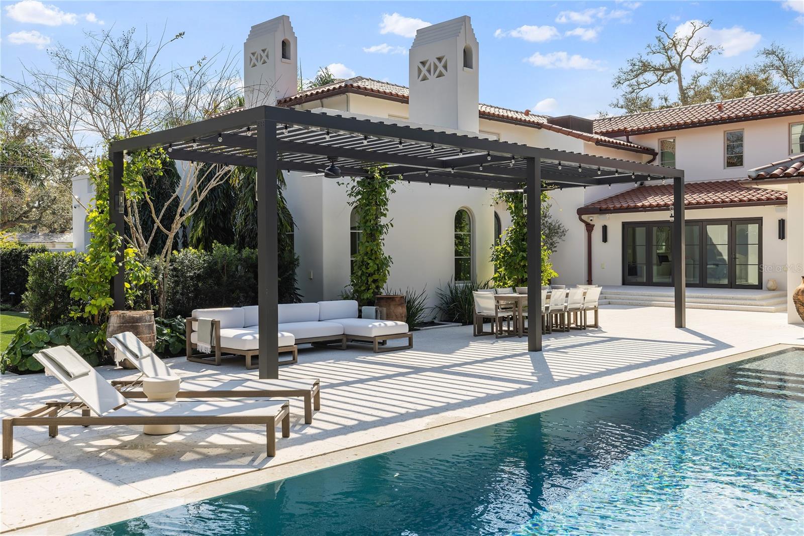 416 BRIGHTWATERS Blvd ST PETERSBURG, FL 33704