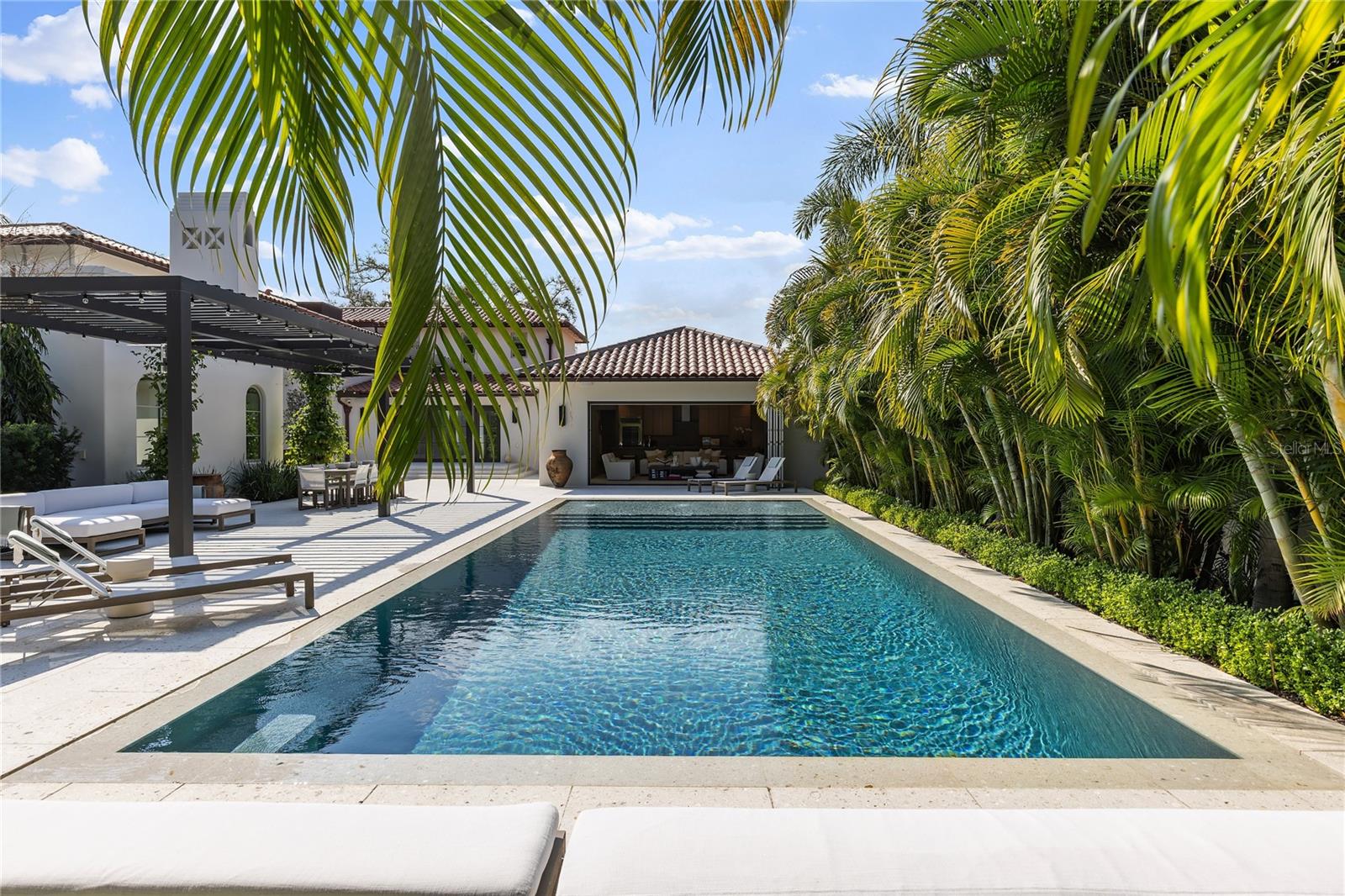 416 BRIGHTWATERS Blvd ST PETERSBURG, FL 33704