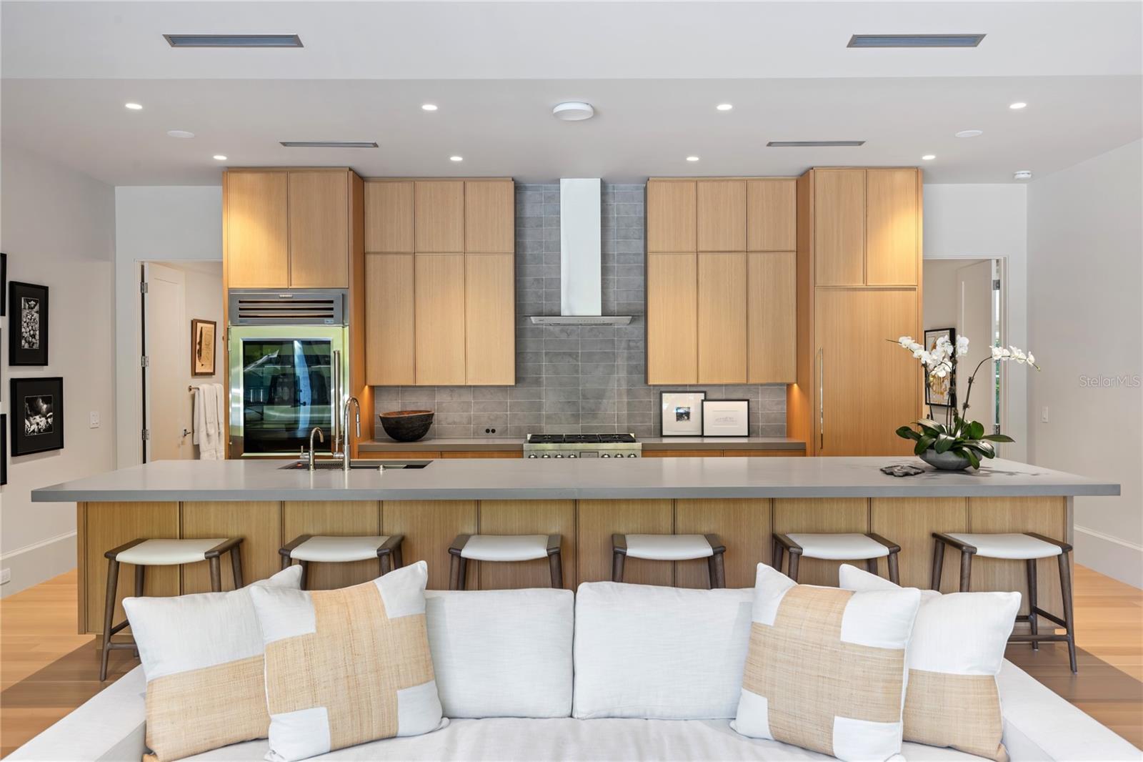 416 BRIGHTWATERS Blvd ST PETERSBURG, FL 33704