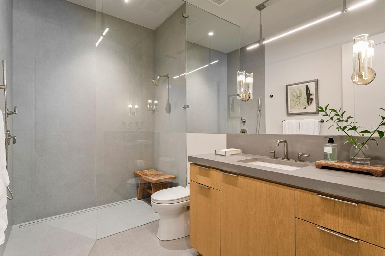 416 BRIGHTWATERS Blvd ST PETERSBURG, FL 33704