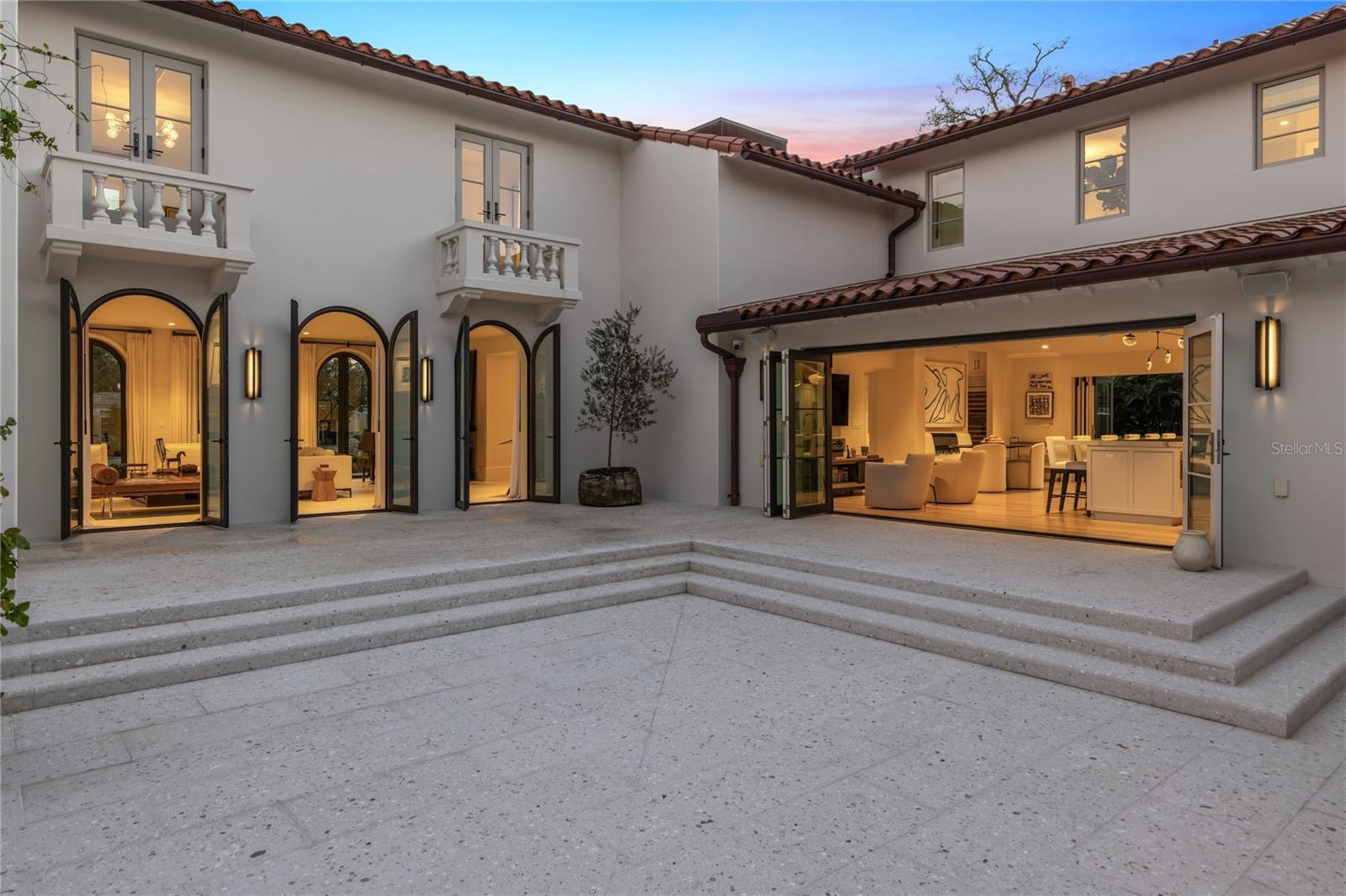 416 BRIGHTWATERS Blvd ST PETERSBURG, FL 33704