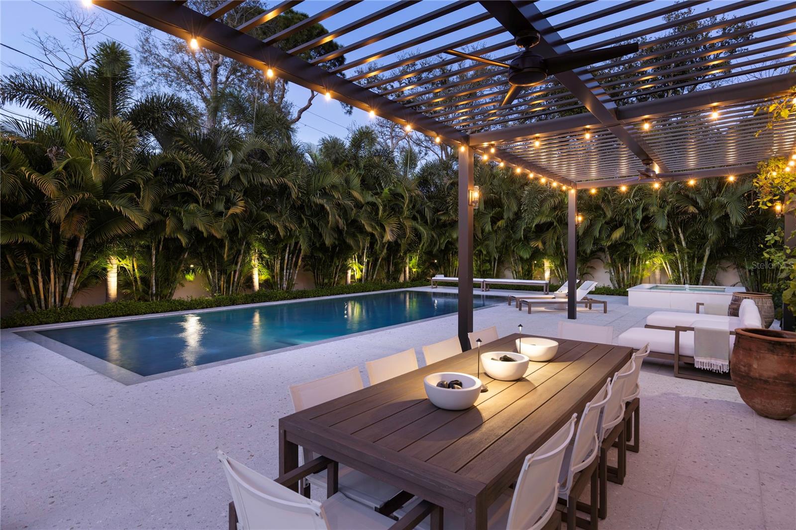 416 BRIGHTWATERS Blvd ST PETERSBURG, FL 33704